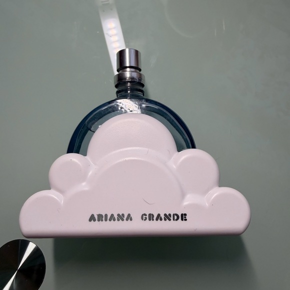 Ariana Grande Blue and White Cloud Accent - Picture 2 of 2